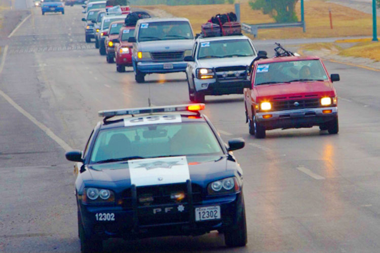 Traficaban en caravanas de PF; las recortan a tres días