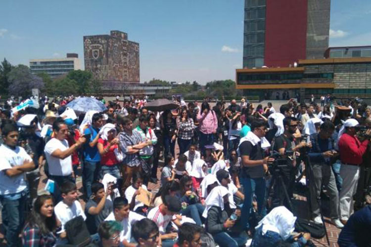 Exigen estudiantes desocupación del Auditorio Justo Sierra