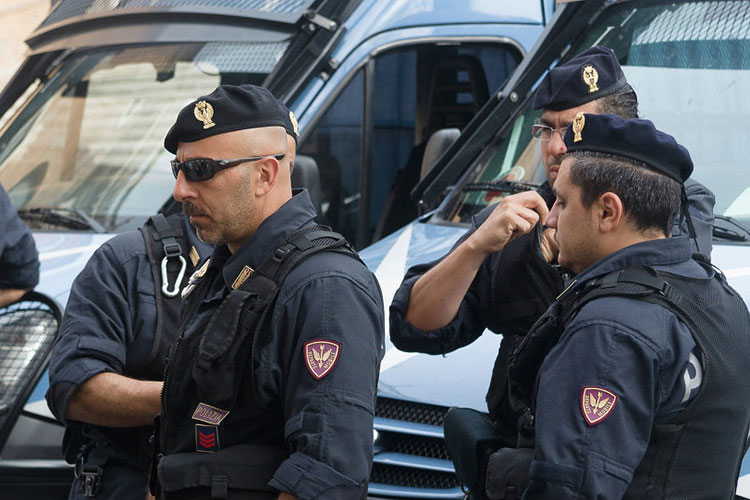 Operativos contra tráfico de droga en Italia; 65 detenidos