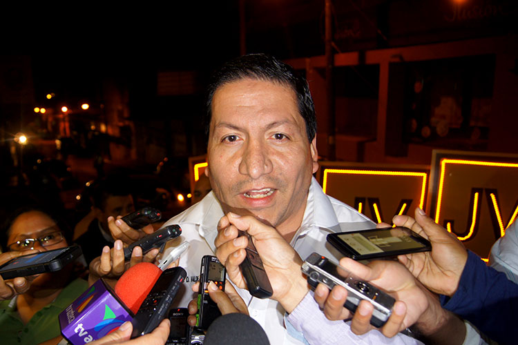 Calienta Valdez el debate: Solo seremos tres en el podium