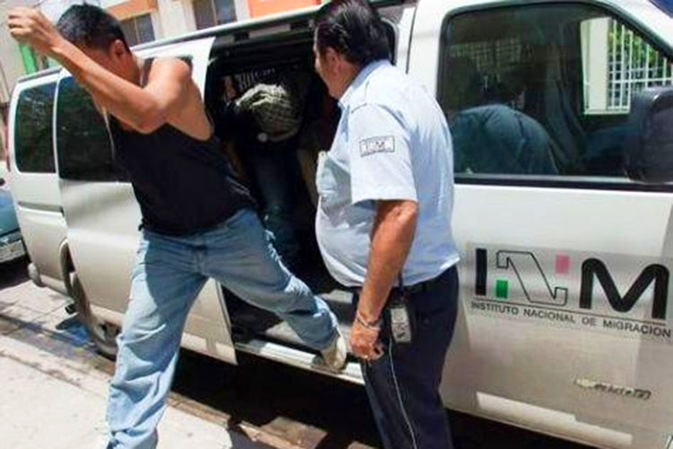 Policía Estatal asegura 14 migrantes en Villagrán