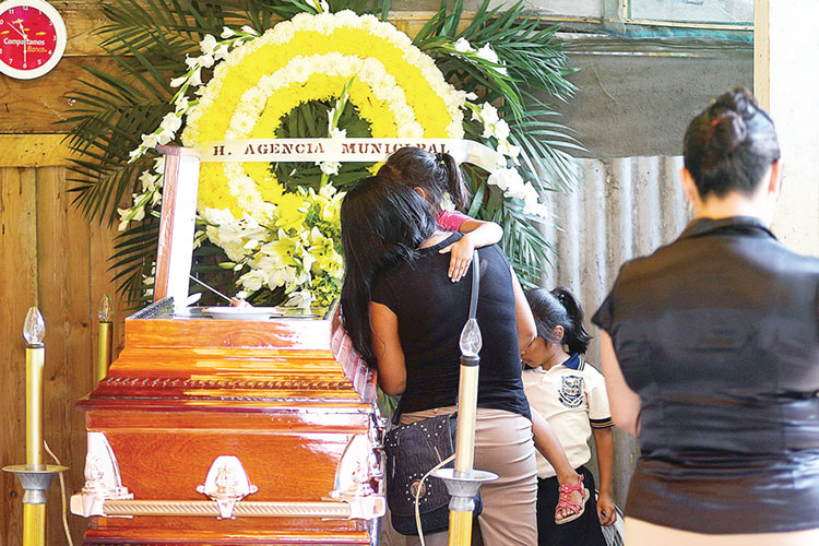 Realizan pruebas de ADN a cadáveres no identificados en ‘Pajaritos’