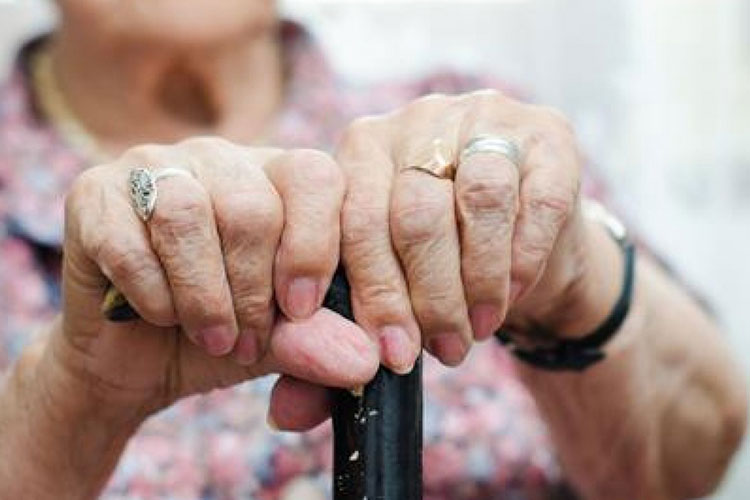 Proponen dar pensiones antes de cumplir años de servicio