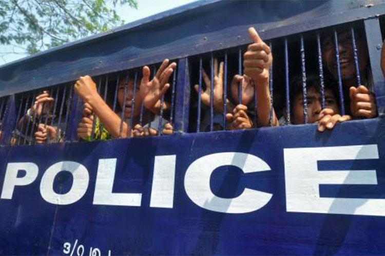 Liberan a 69 estudiantes encarcelados desde hace un año en Birmania