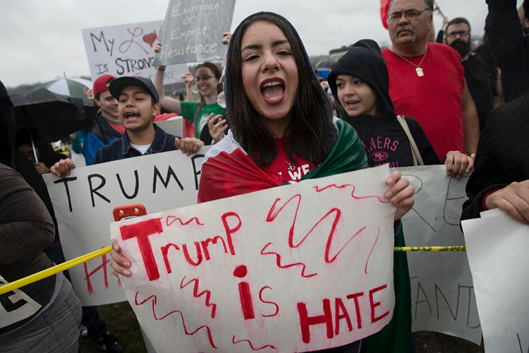 Arrestan a 17 personas por protestas contra Trump en California