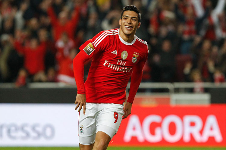 Anota Jiménez en triunfo de Benfica