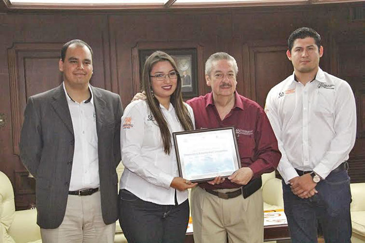 Premia ANFECA a estudiantes emprendedores de Comercio UAT-Victoria