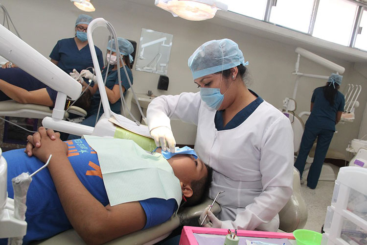 Atiende UAT salud bucal de niños con problemas congénitos