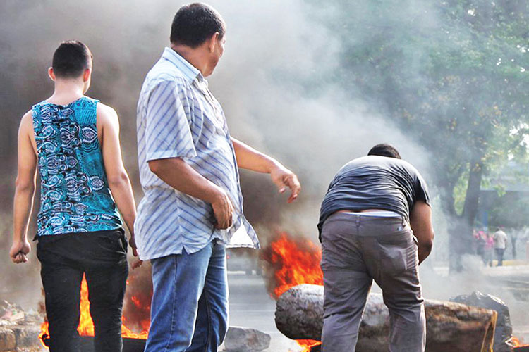 Militares combatirán saqueos en Venezuela