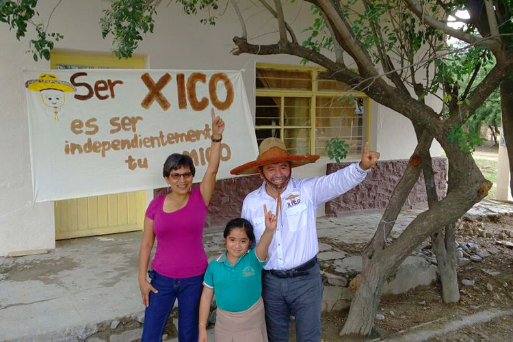 La gente quiere realidades, no un tianguis de espejitos: Xico