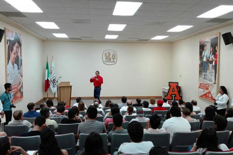 Ante el fracaso de apoyo a estudiantes, propone PT Ley General de Becas