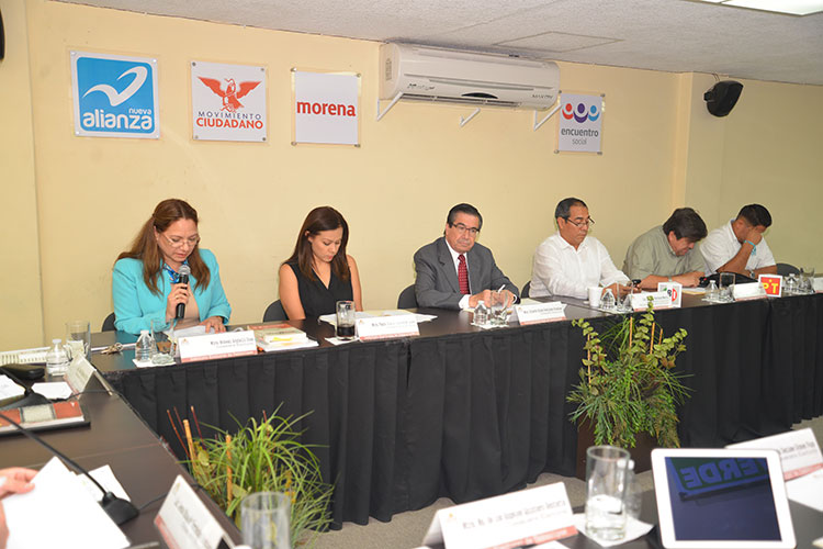 Exigen por ley entregar de forma expedita titulo académicos