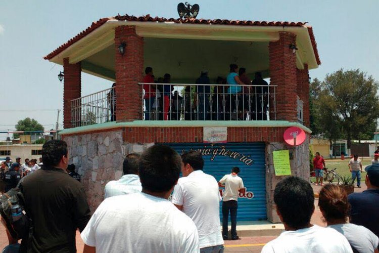Linchan a 3 secuestradores; Muere uno de ellos