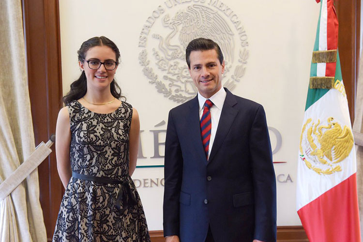 EPN recibe a #LadyMatemticas en Los Pinos