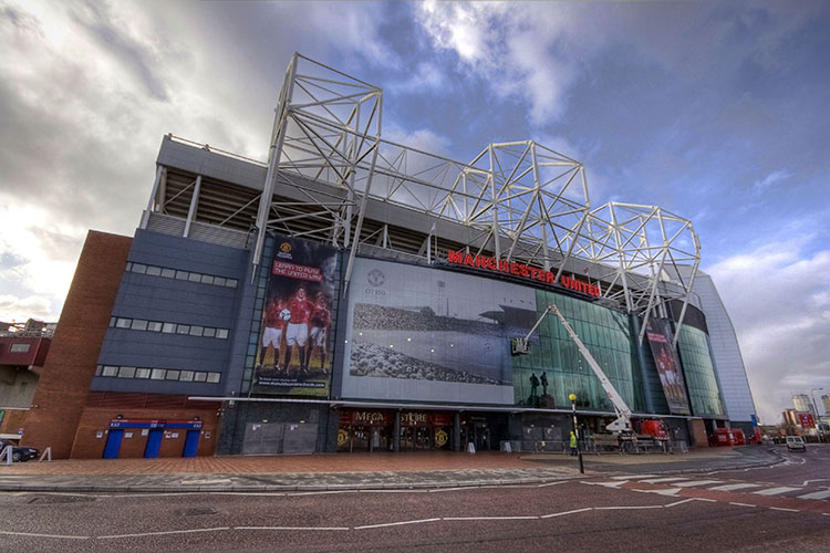 Ordenan investigación sobre bomba falsa en Old Trafford