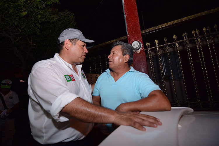 Almaraz llega a colonias afectadas por la tromba
