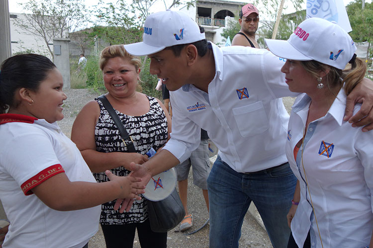 Candidatos pelean por seguidores en redes sociales