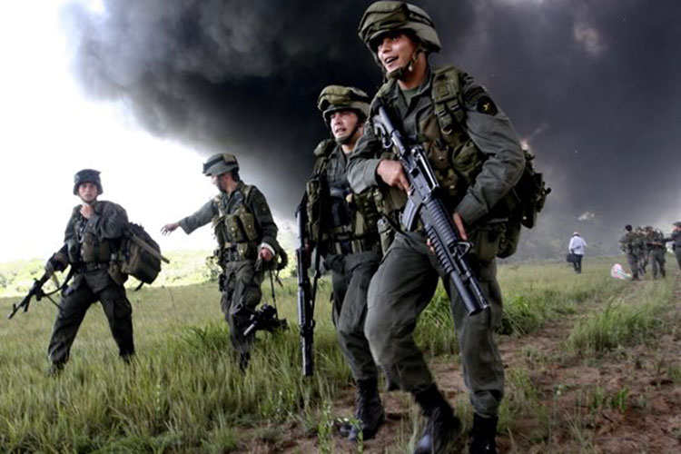 Colombia autoriza bombardeos aéreos contra bandas criminales