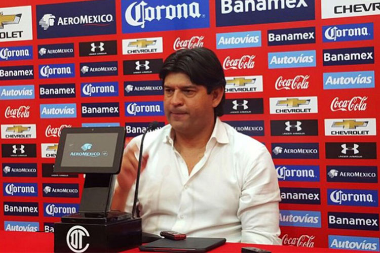 Cardozo anuncia que deja al Toluca por malos resultados