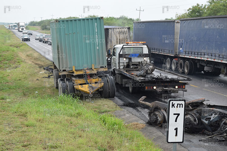 Desbloquean carretera a Monterrey