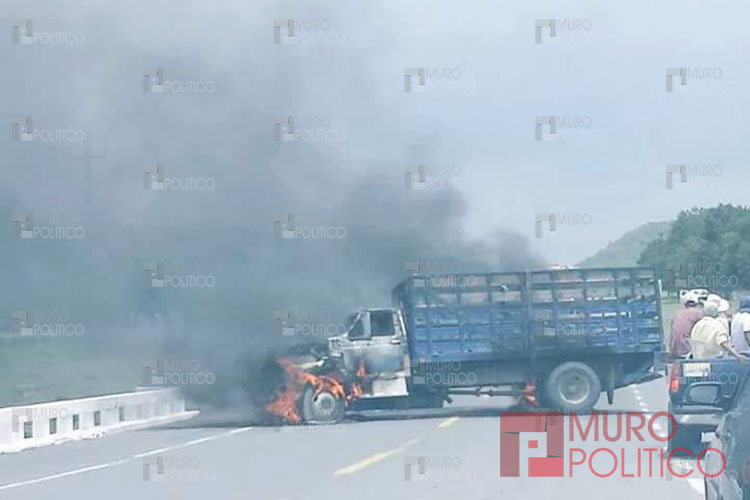Bloqueada carretera Victoria-Monterrey