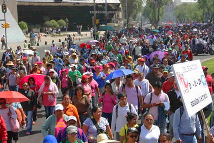 Cancela Gobierno Federal 7 mil plazas