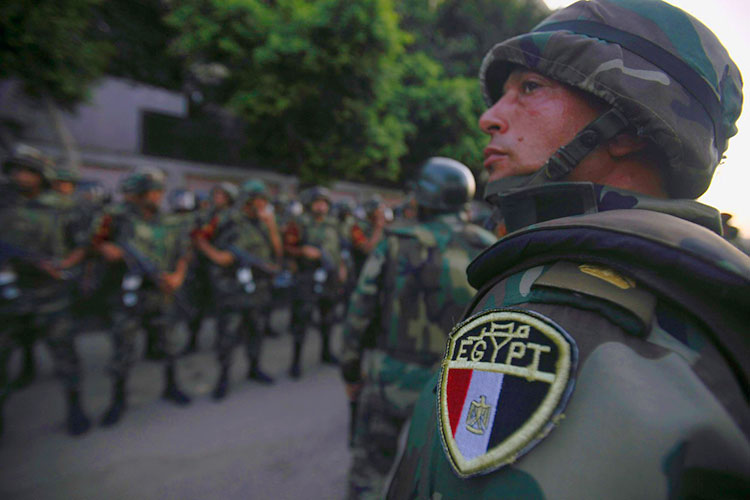 Encuentra restos del avión desaparecido el ejército egipcio