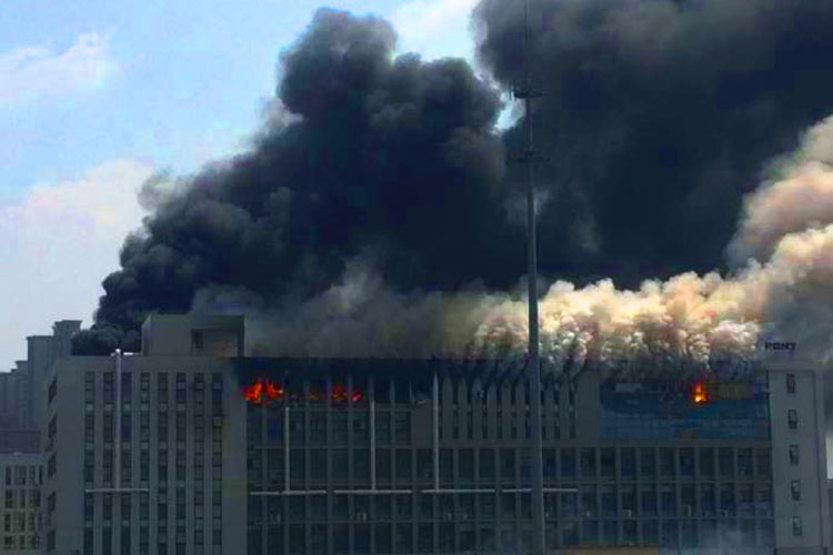 Al menos 6 muertos tras explosión en fábrica de ropa en China