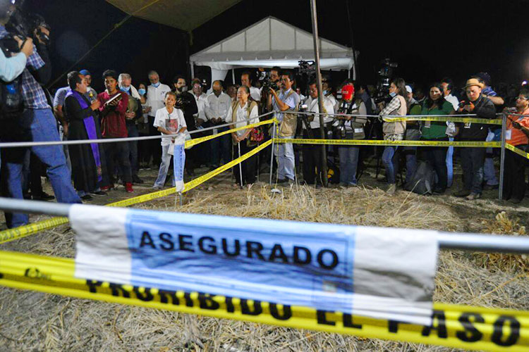 Inicia proceso de exhumación de cuerpos en fosas de Tetelcingo