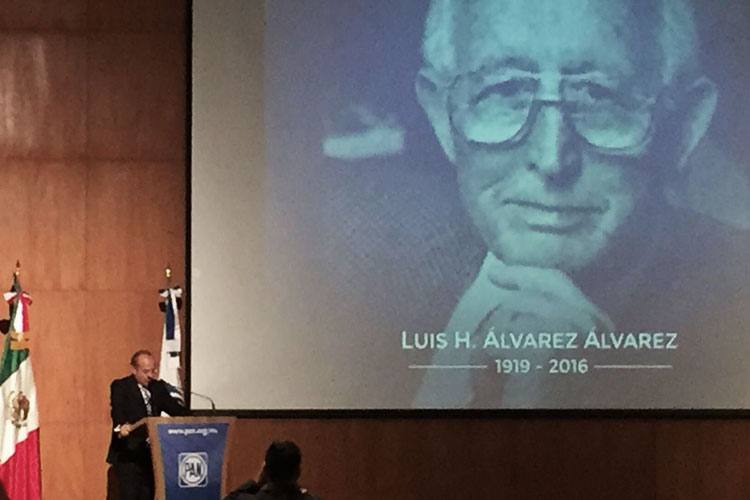 Panistas rinden homenaje póstumo a Luis H. Álvarez