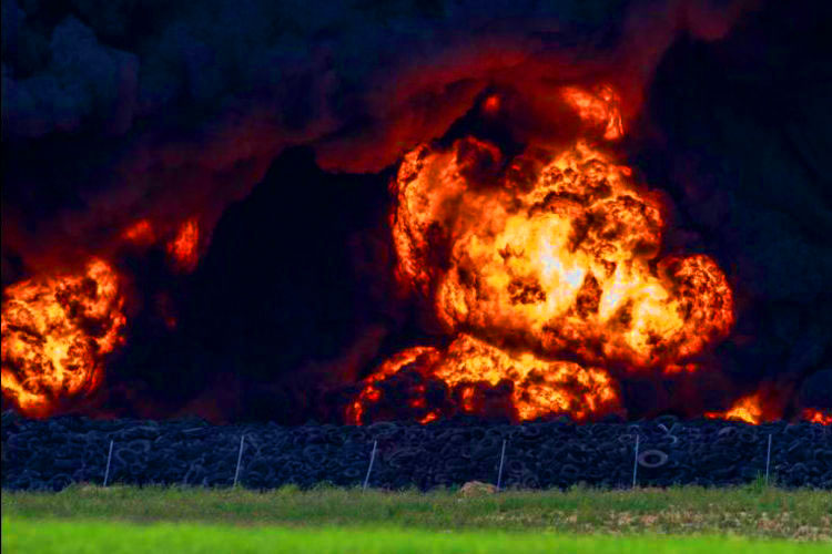 Continuará incendio de neumáticos en España