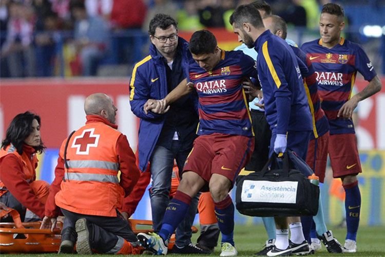 Confirman lesión muscular de Luis Suárez