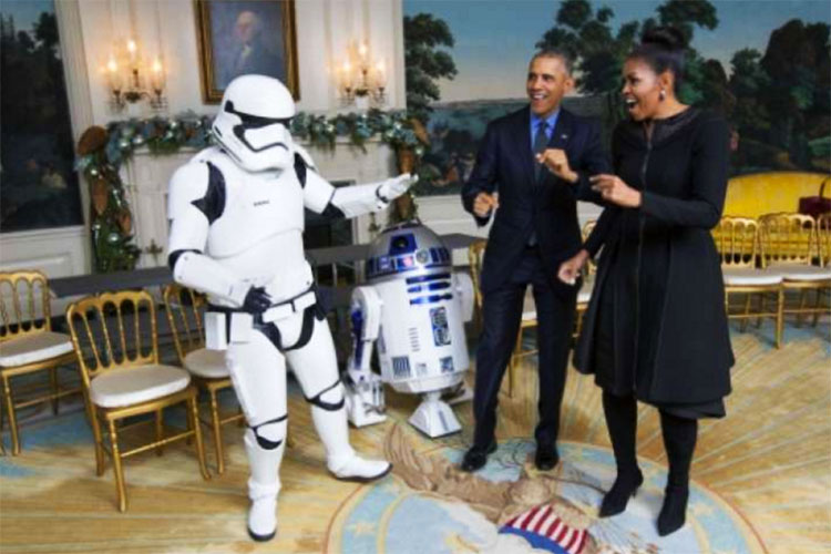 Los Obama bailaron con R2-D2 para festejar el Día de Star Wars