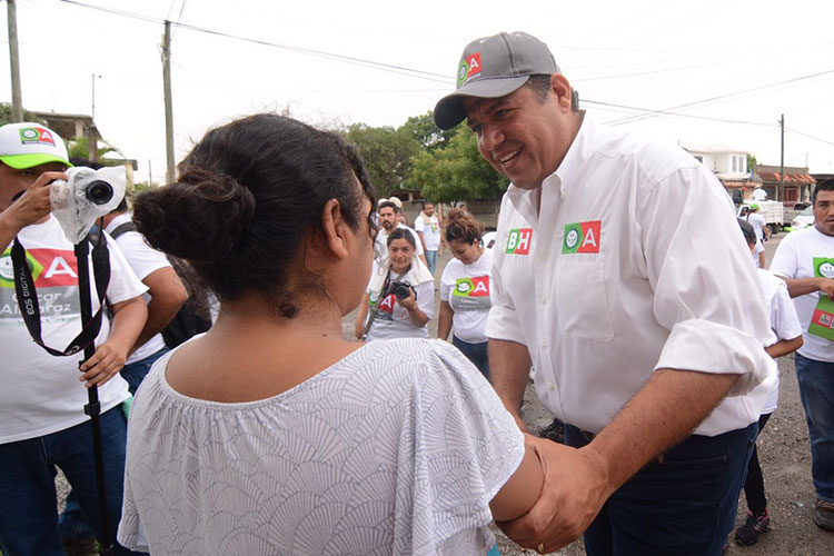Candidatos pelean por seguidores en redes sociales