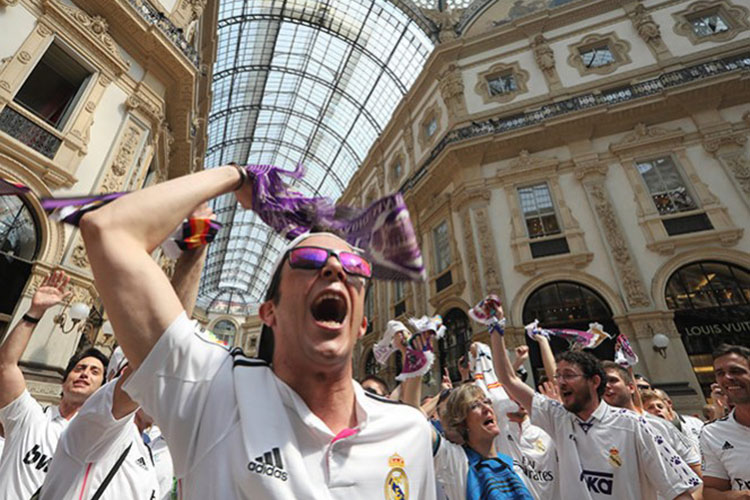 Embajadores del Real Madrid desatan la locura de la afición