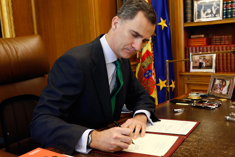 Convoca rey de España nuevas elecciones el 26 de junio