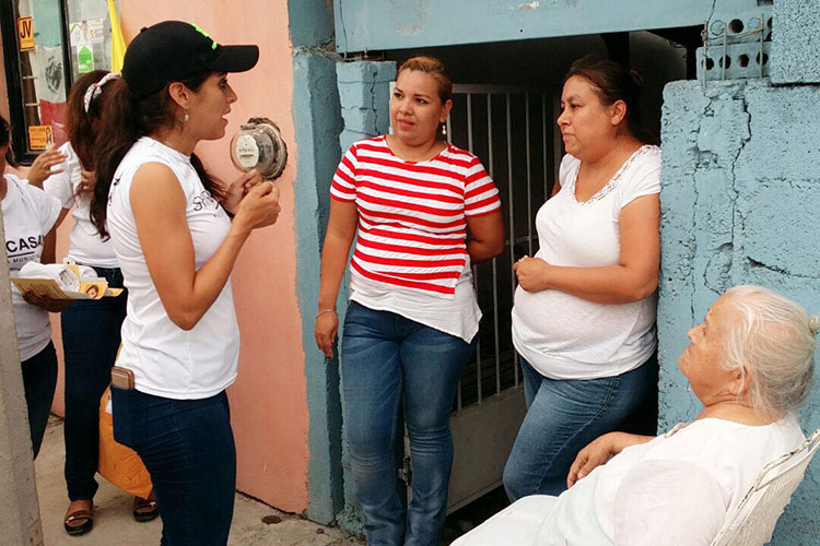 Busca Shira el voto de los indecisos