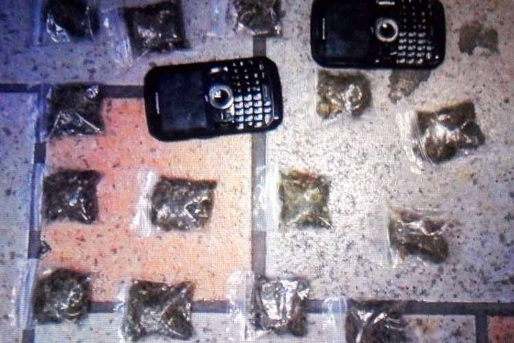 Abandonan camioneta con 14 bolsas con droga en Nuevo Laredo