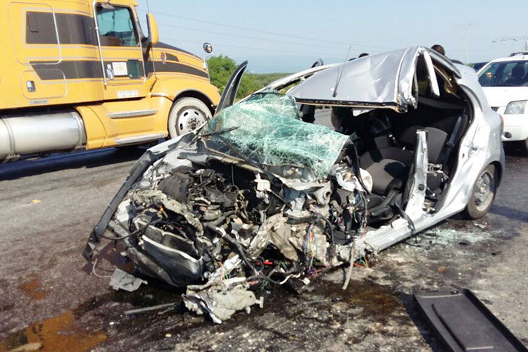 Se accidenta Olga Sosa; Su asistente esta grave