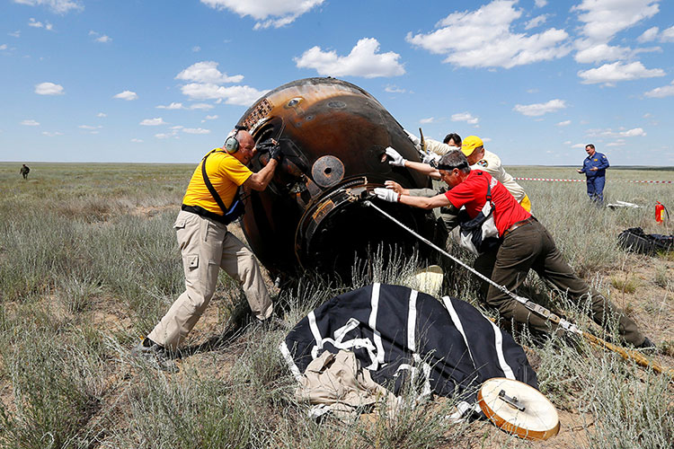 Regresan a la Tierra 3 astronautas tras pasar seis meses en el espacio