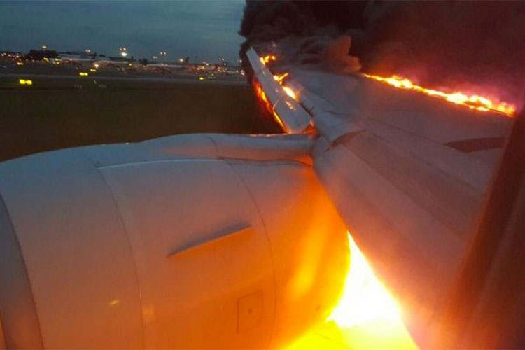 Avión con 241 personas se incendia tras aterrizar en Singapur