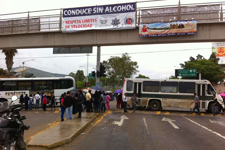 Oaxaca: los bloqueos agravan el desabasto