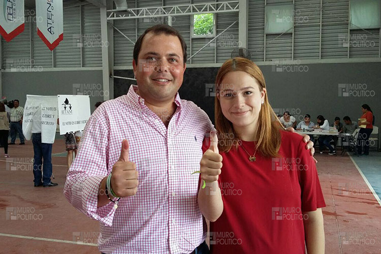 Carlos Morris emite su voto
