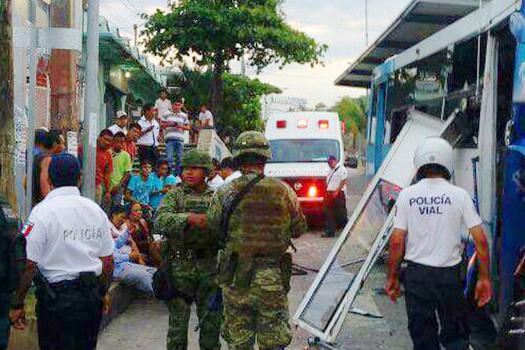 Choque entre camiones deja 40 lesionados en Acapulco
