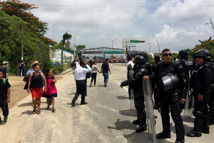 Instala CNTE tres bloqueos en Tuxtla Gutiérrez, Chiapas