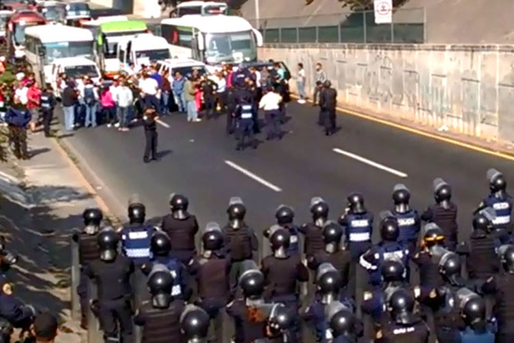 Impiden el paso a camiones de la CNTE en la México-Toluca