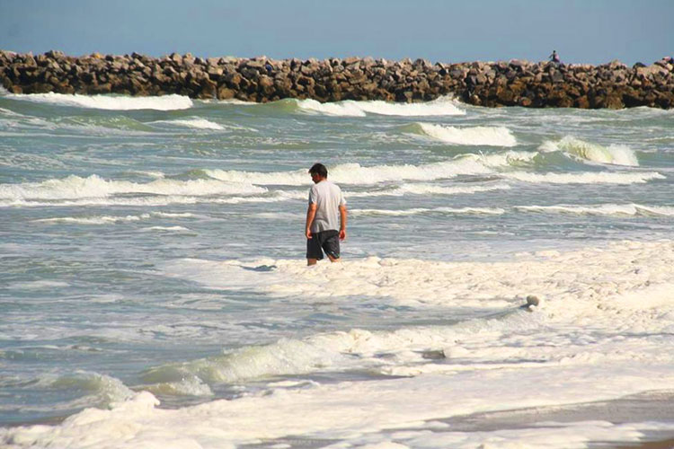 Agua de playa Miramar pudiera provocar reacciones en la piel: Coepris