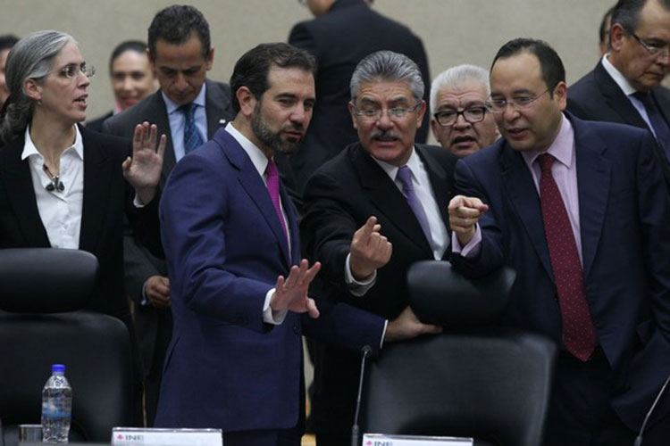 Reprocha Córdova a candidatos haberse proclamado ganadores