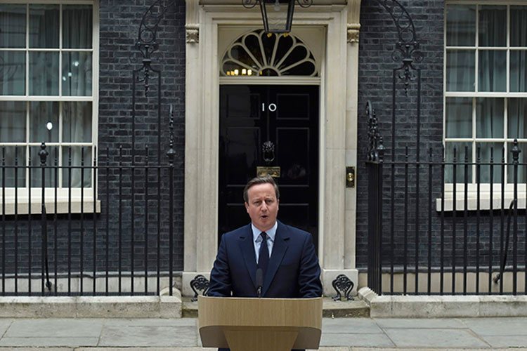 Cameron llama a permanecer en la UE por el bien de los jóvenes