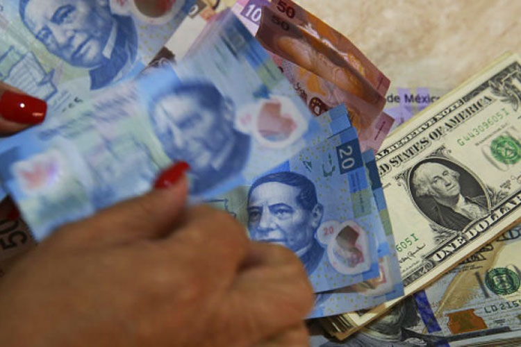 Cotiza dólar en $18.90 en ventanillas